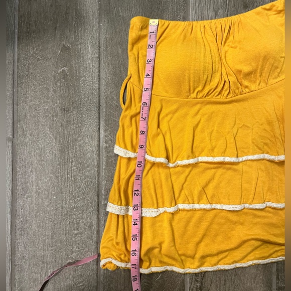 Yellow Strapless Blouse - Picture 4 of 6